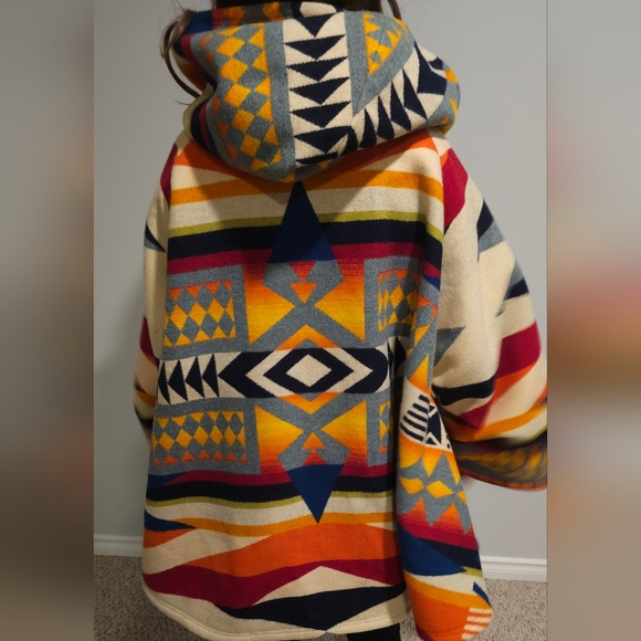 **SOLD** PENDLETON LINDSEY THORNBURG FIRE LEGEND CLASSIC CLOAK π₯ - Picture 11 of 11